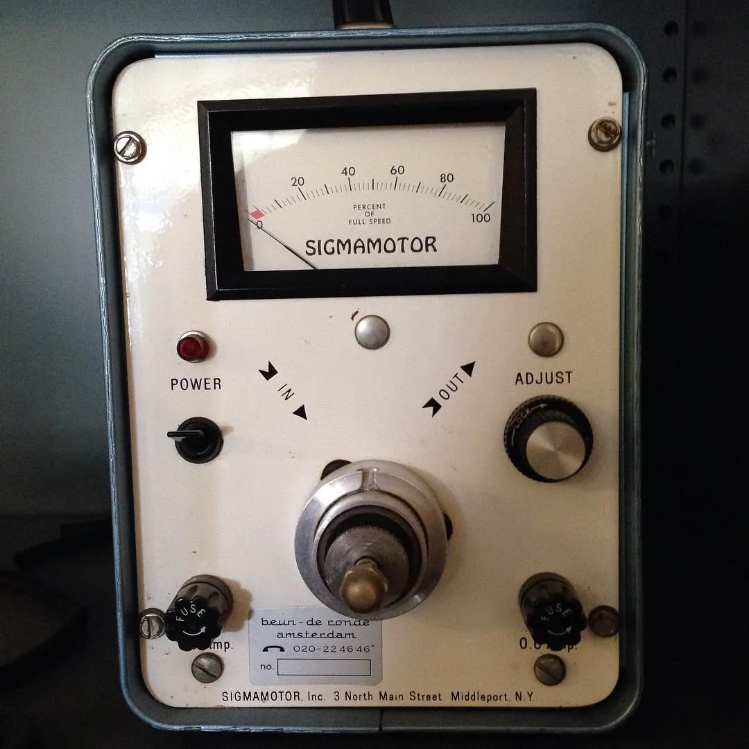 A vintage Sigmamotor pump control panel with a dial and knobs