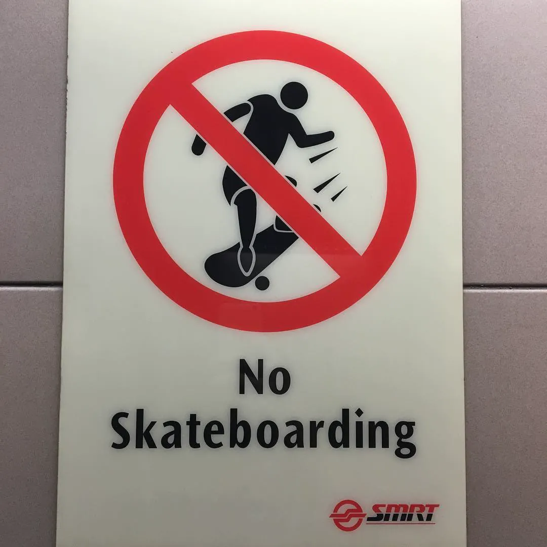 A 'No Skateboarding' sign