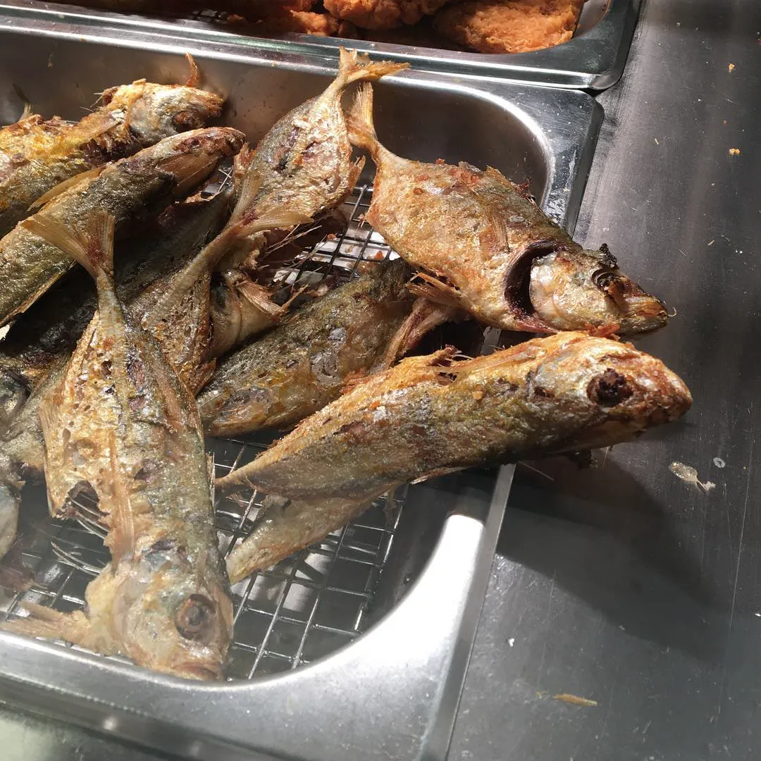 Whole fried fish on a tray